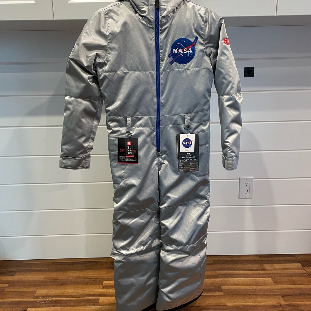 SOLD!! 686 x NASA Boys Shazam Insulated One Piece Snowsuit Silver BNWT Size XS - Picture 1 of 15